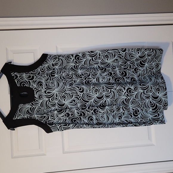 connected apparel Dresses & Skirts - Connected size 18W dress with keyhole neckline in black and mint.